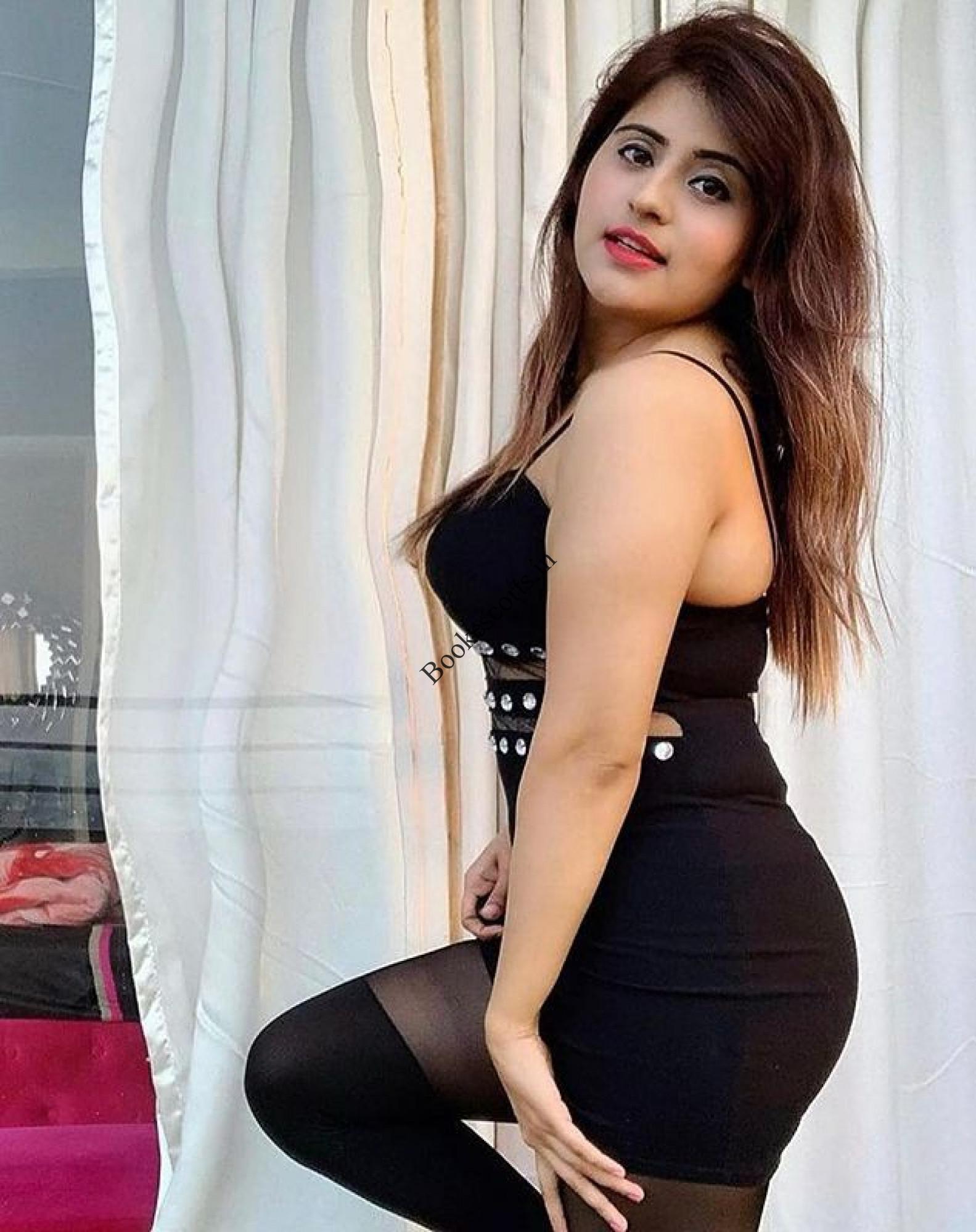 Who wanna fuck fuck my wet pussy and cum inside me